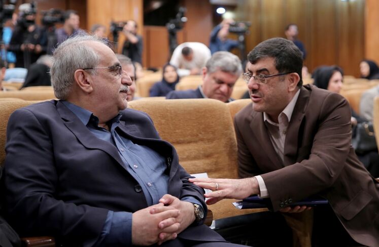 از راست: محمد مشکین فام، مدیرعامل شرکت نفت و گاز پارس و مسعود کرباسیان مدیرعامل شرکت ملی نفت ایران
