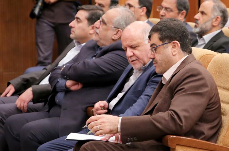 محمد مشکین فام، مدیرعامل شرکت نفت و گاز پارس و بیژن زنگنه، وزیر نفت