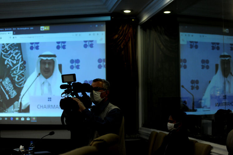تصویر عبدالعزیز بن سلمان، وزیر انرژی عربستان در نهمین نشست فوق‌العاده اوپک پلاس از طریق وبینار
