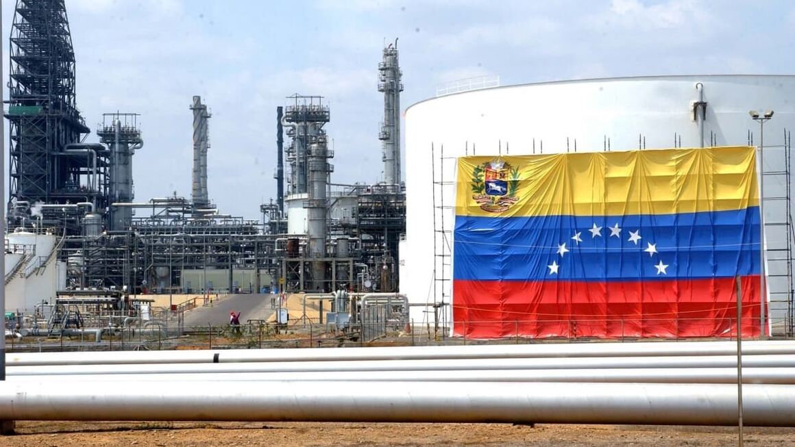 تولید بنزین در پالایشگاه ال‌پالیتو ونزوئلا متوقف شد 